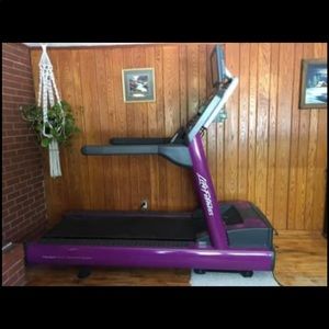 Life fitness treadmill
